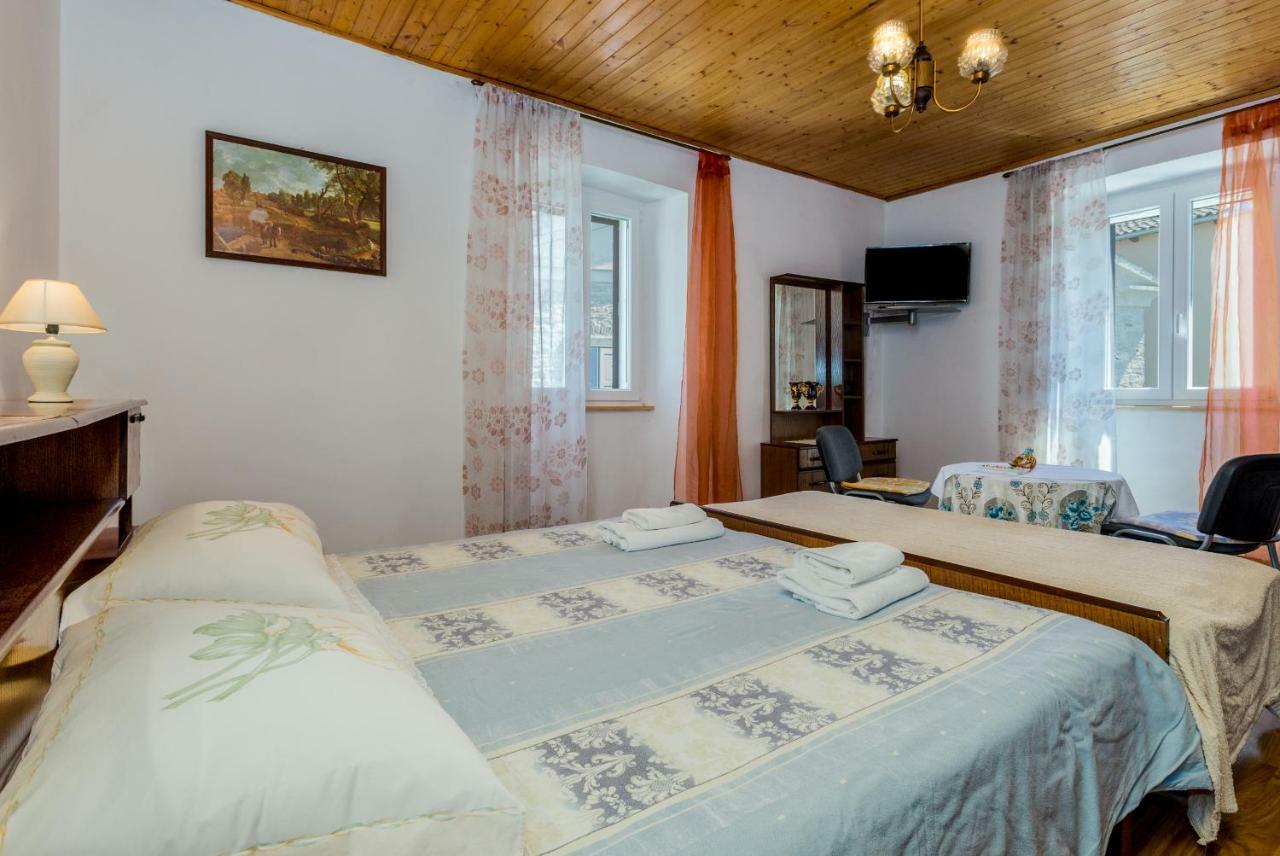 Guest House Robert I Mirna Bale Kültér fotó